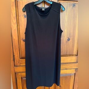 Tahari Ladies size 14 Black sleeveless jersey knit shift with pockets. NWOT